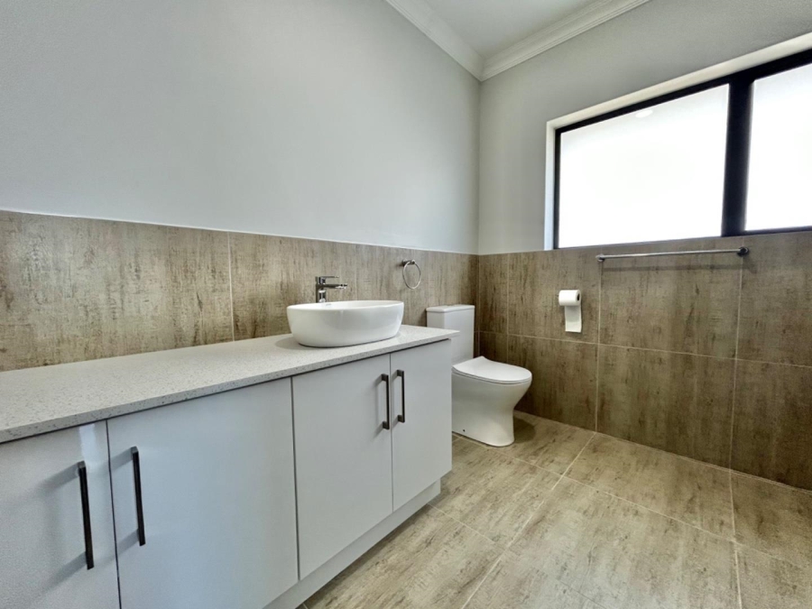 4 Bedroom Property for Sale in Wavecrest Eastern Cape